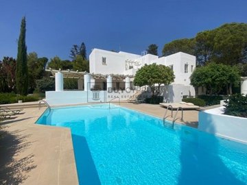 Detached Villa For Sale  in  Peyia