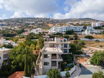 Building For Sale  in  Peyia