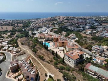 Building For Sale  in  Chlorakas