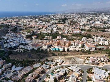 Building For Sale  in  Chlorakas