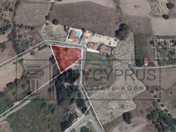 Residential Land  For Sale  in  Polemi