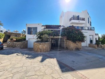 Detached Villa For Sale  in  Chlorakas