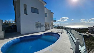 Detached Villa For Sale  in  Peyia