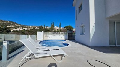 Detached Villa For Sale  in  Peyia