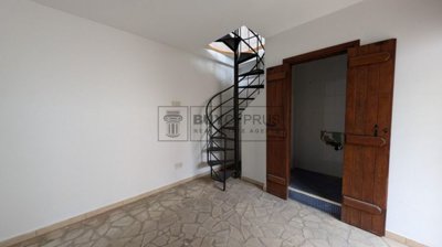 Stone House For Sale  in  Ypsonas