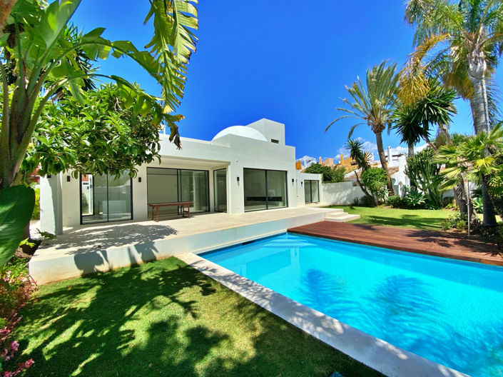 Image No.1-5 Bed Villa for sale