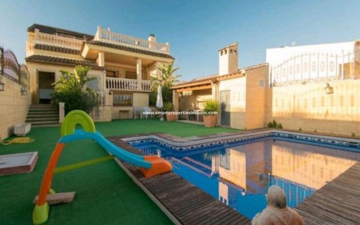 Image No.1-7 Bed Villa for sale