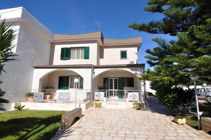 Image No.1-3 Bed Villa / Detached for sale