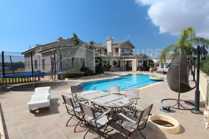 Image No.1-6 Bed Villa for sale