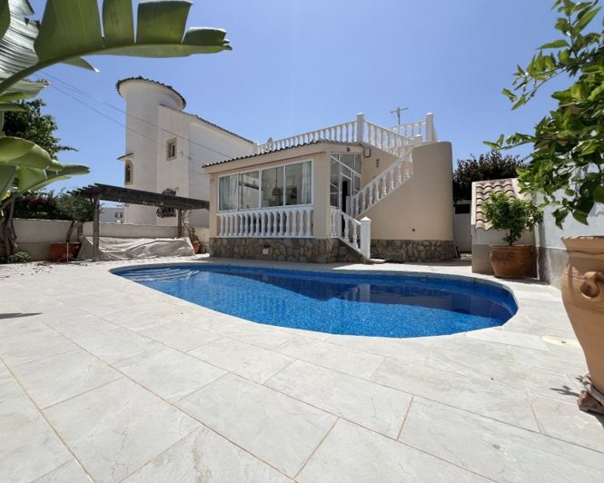 Image No.1-3 Bed Villa for sale