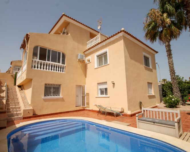 Image No.1-4 Bed Villa for sale