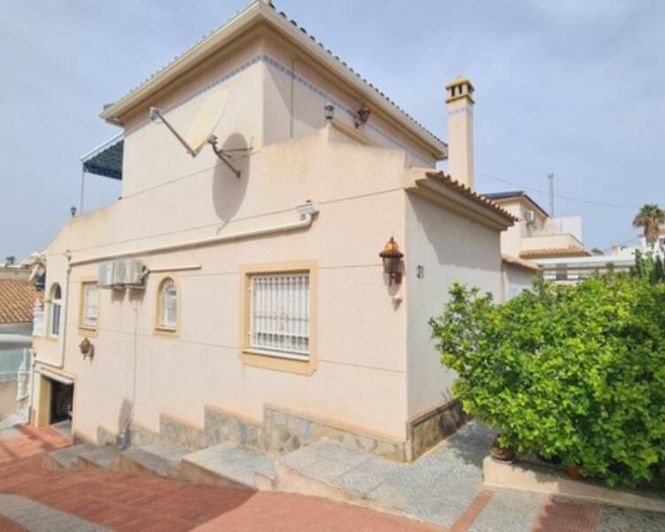 Image No.1-3 Bed Villa for sale