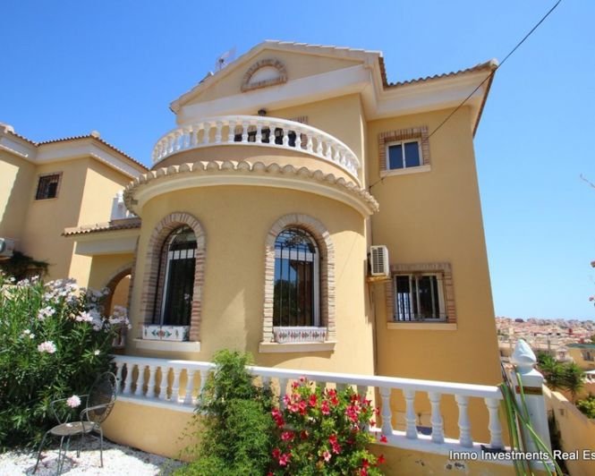 Image No.1-4 Bed Villa for sale