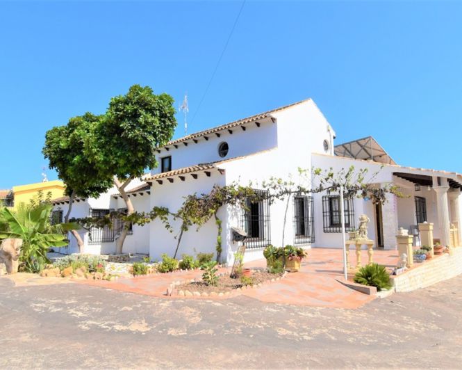 Image No.1-4 Bed Villa for sale