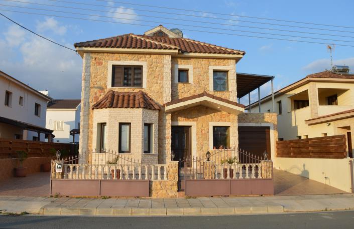 Image No.1-3 Bed Villa / Detached for sale