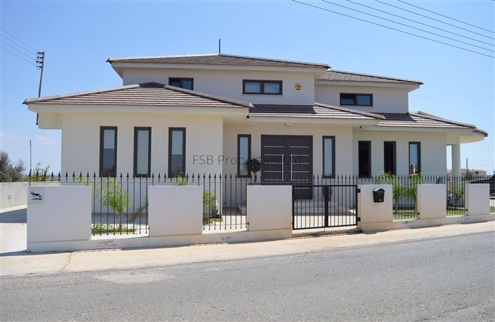 Image No.1-4 Bed Villa for sale