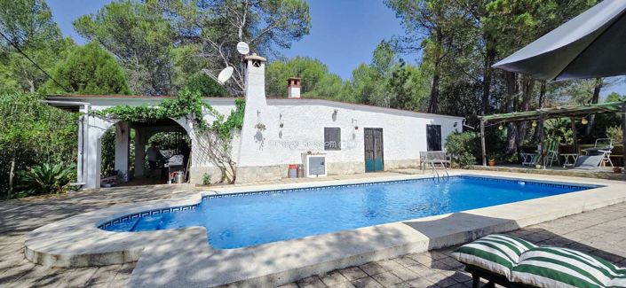 Image No.1-4 Bed Villa for sale