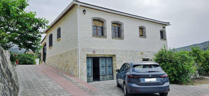 Image No.1-4 Bed Villa for sale