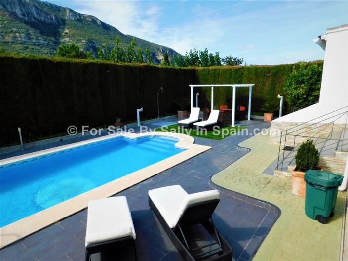 Image No.1-4 Bed Villa for sale