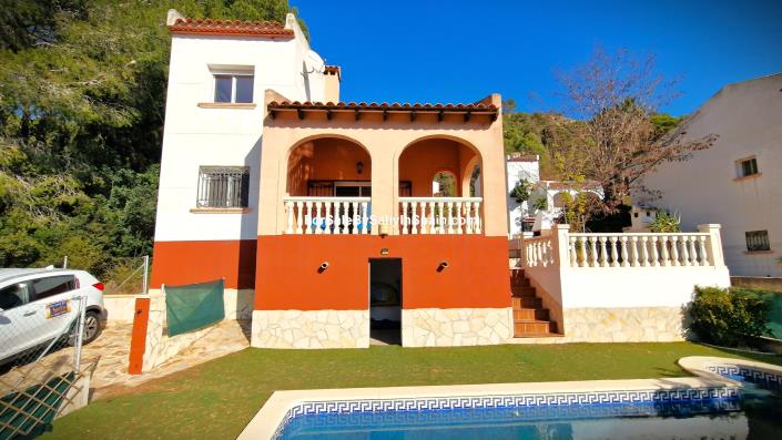 Image No.1-4 Bed Villa for sale