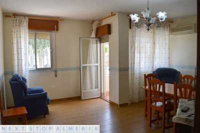 Open plan living/dining room