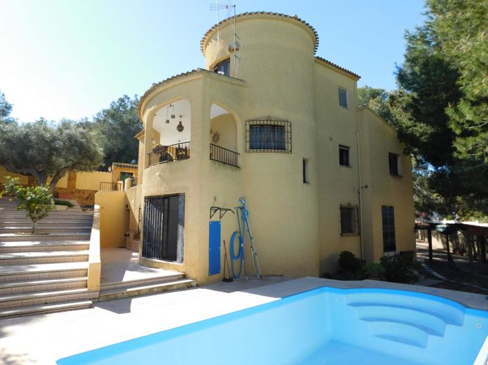 Image No.1-6 Bed Villa for sale