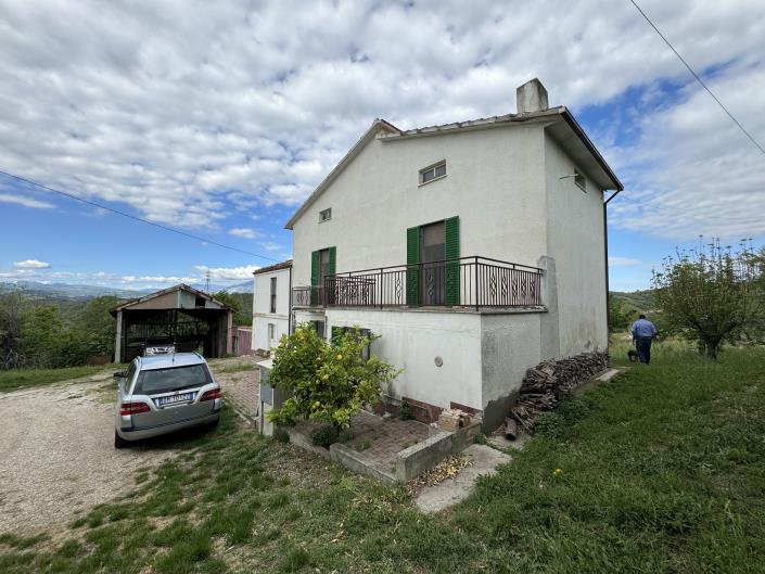 Image No.1-Ferme de 3 chambres à vendre à Lanciano