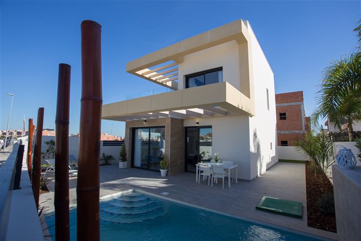 Image No.1-3 Bed Villa for sale