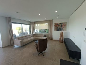 9942amazingmodernvillaforsale280225111243loun