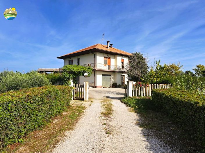 Image No.1-Maison de campagne de 3 chambres à vendre à Bellante