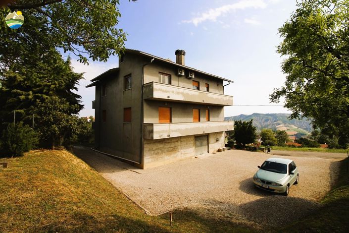 Image No.1-Maison de campagne de 6 chambres à vendre à Castilenti