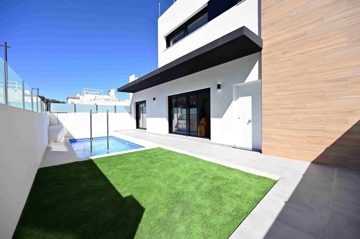 Image No.1-2 Bed Villa for sale