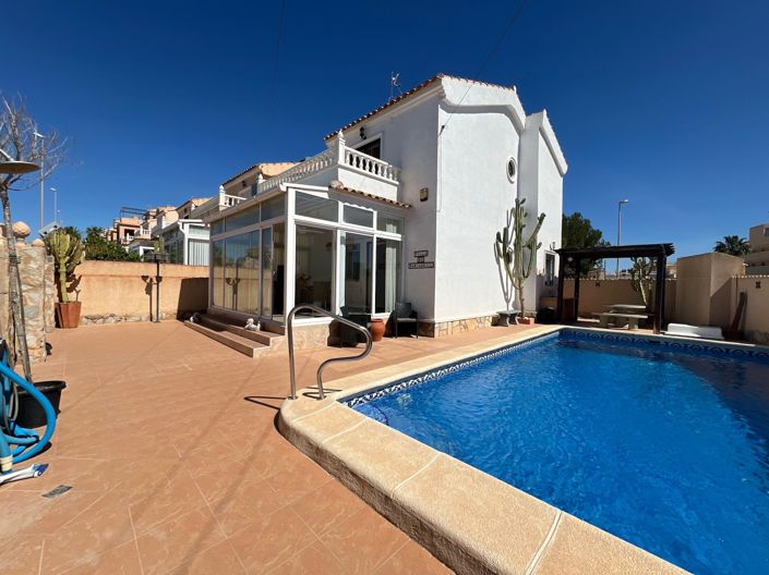 Image No.1-3 Bed Villa for sale