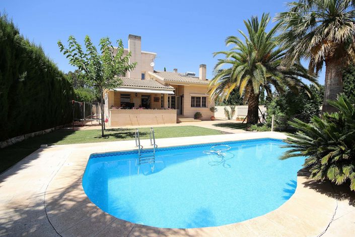 Image No.1-6 Bed Villa for sale