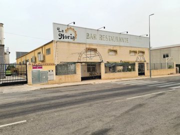 1 - Salinas, Commercial