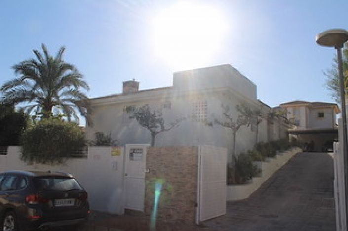 Image No.1-4 Bed Villa for sale