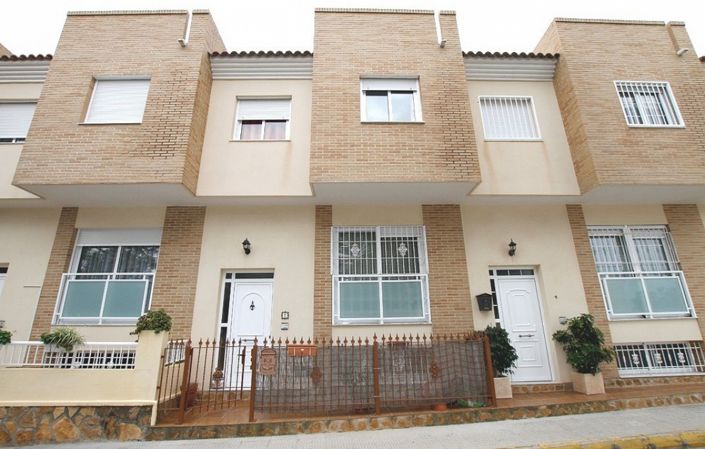 Image No.1-3 Bed Townhouse for sale