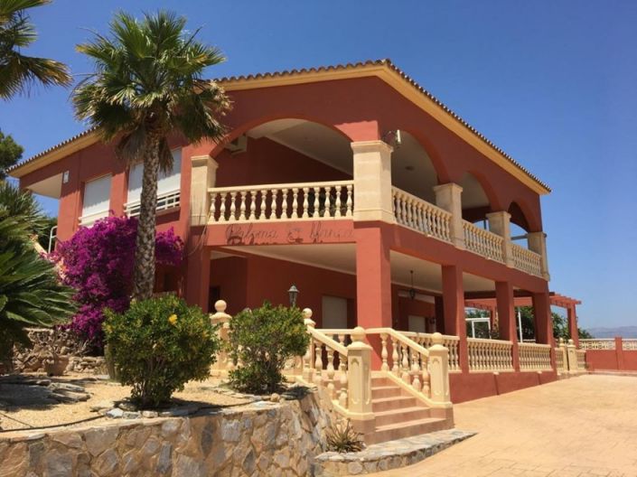 Image No.1-8 Bed Villa for sale