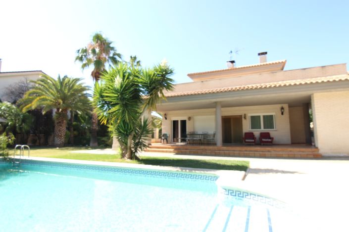 Image No.1-4 Bed Villa for sale