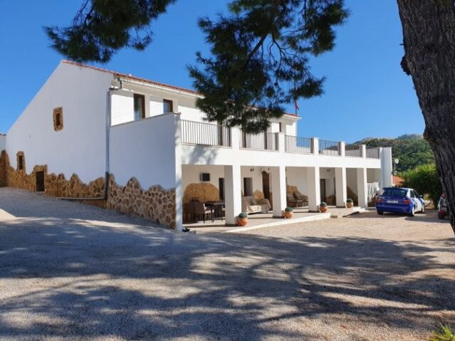 Image No.1-8 Bed Villa for sale