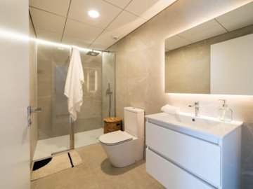 b6-iconic-gran-alacant-bathroommay-21-639x479