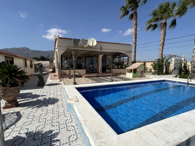 Image No.1-5 Bed Villa for sale