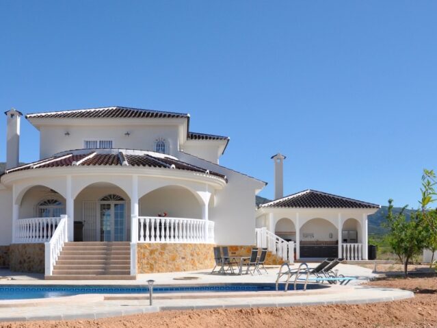 Image No.1-4 Bed Villa for sale