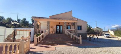 24560-villa-for-sale-in-pinoso-1410413-large