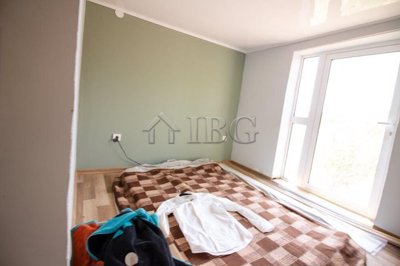 1-bed-renovated-bungalow-with-big-garden-near