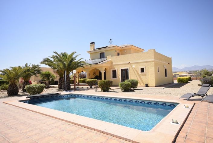 Image No.1-4 Bed Villa for sale