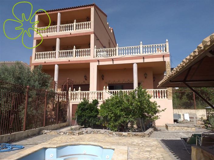 Image No.1-4 Bed Villa for sale