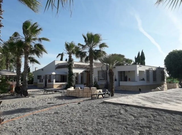 Image No.1-7 Bed Villa for sale