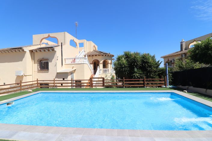 Image No.1-5 Bed Villa for sale