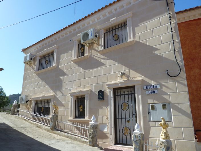 Image No.1-3 Bed Villa for sale